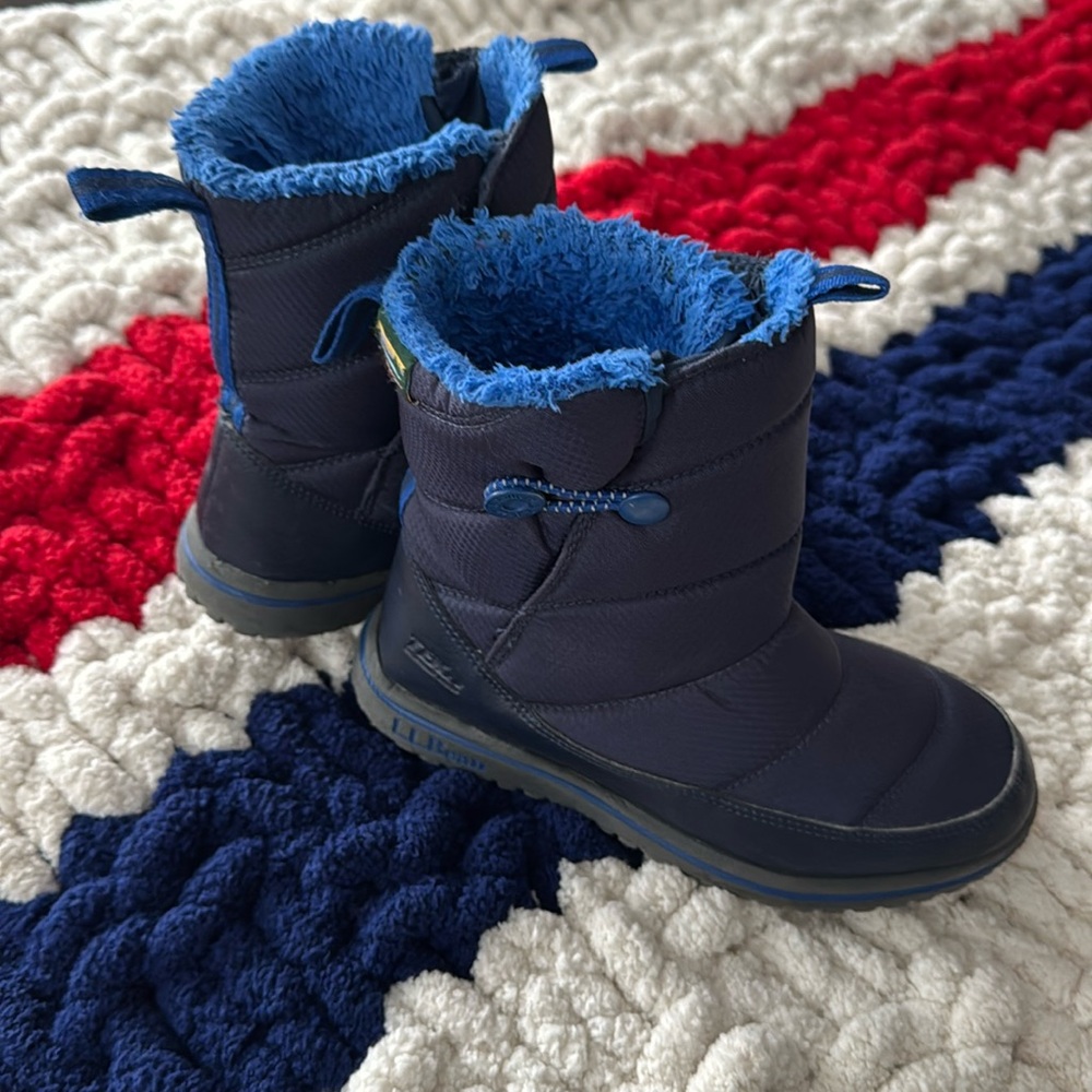 VGUC boys LL Bean boots-very lightweight, comfy and easy to put on. Kid’s sz 1